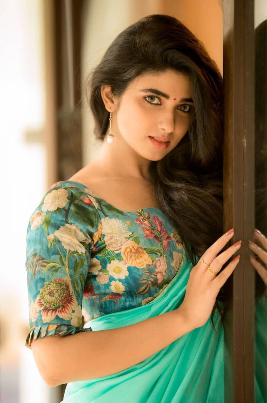 Pragya Nagra Latest Photos Stunning Bollywood Glamour