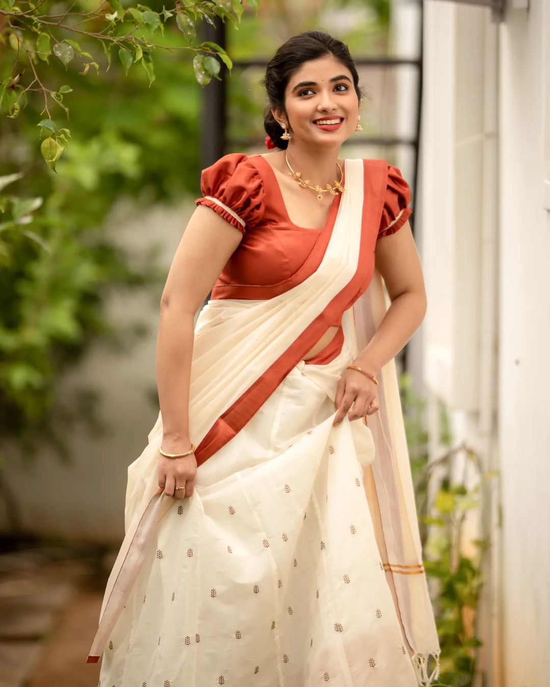 Pragya Nagra Stunning Latest Saree Photos and Looks