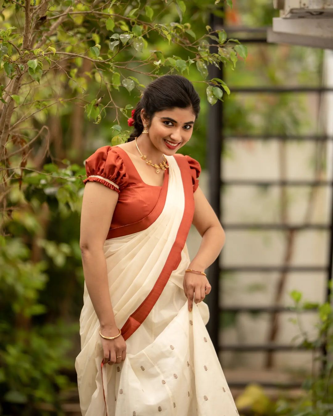 Pragya Nagra Stunning Latest Saree Photos and Looks