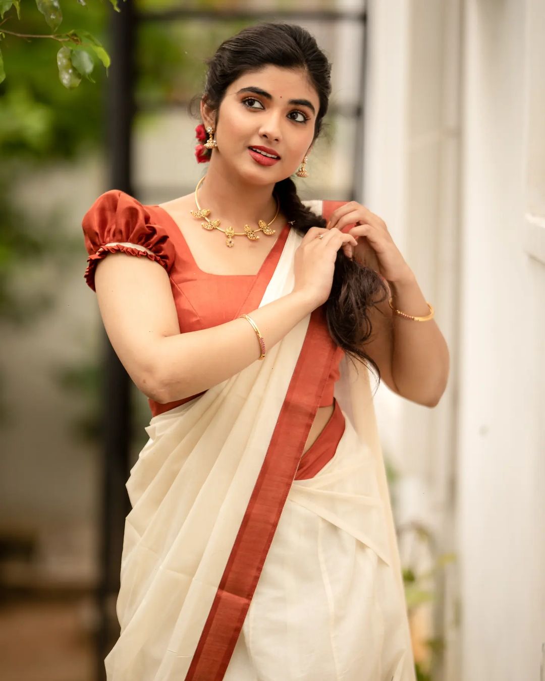Pragya Nagra Stunning Latest Saree Photos and Looks