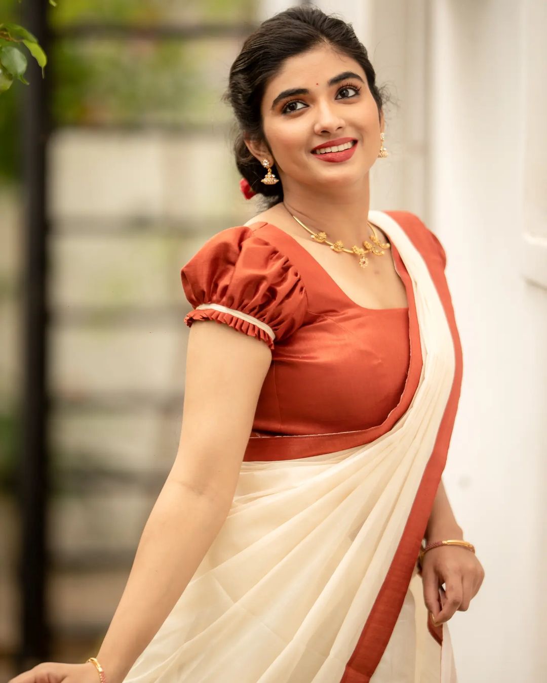 Pragya Nagra Stunning Latest Saree Photos and Looks