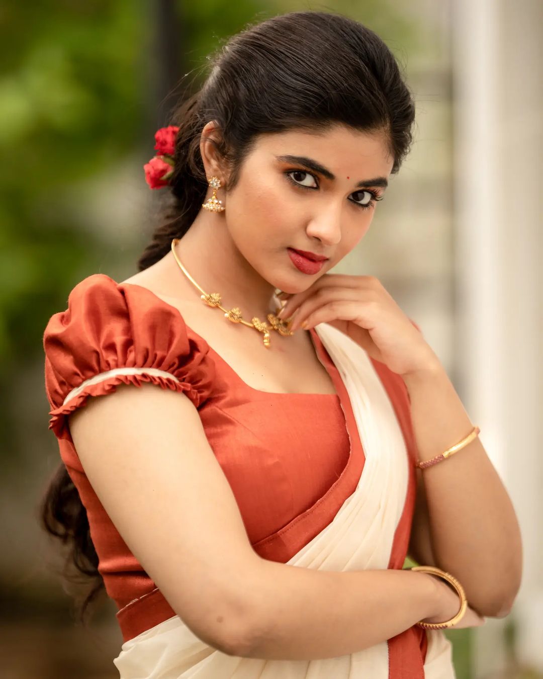 Pragya Nagra Stunning Latest Saree Photos and Looks