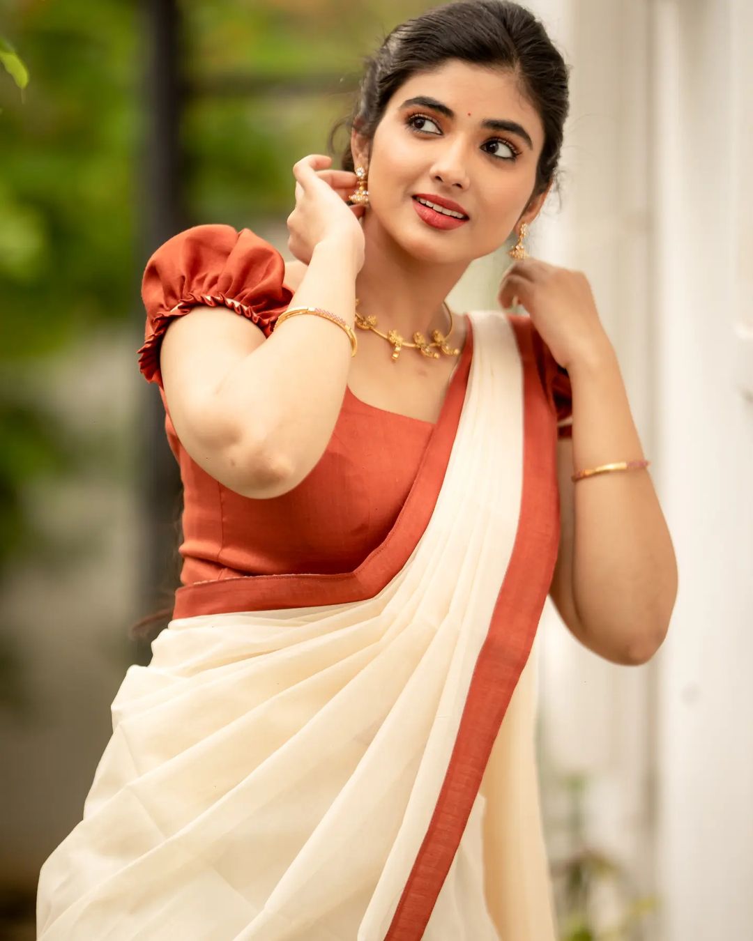 Pragya Nagra Stunning Latest Saree Photos and Looks