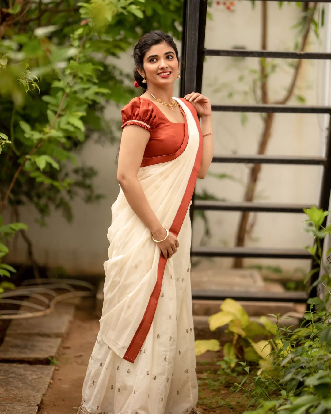 Pragya Nagra Stunning Latest Saree Photos and Looks