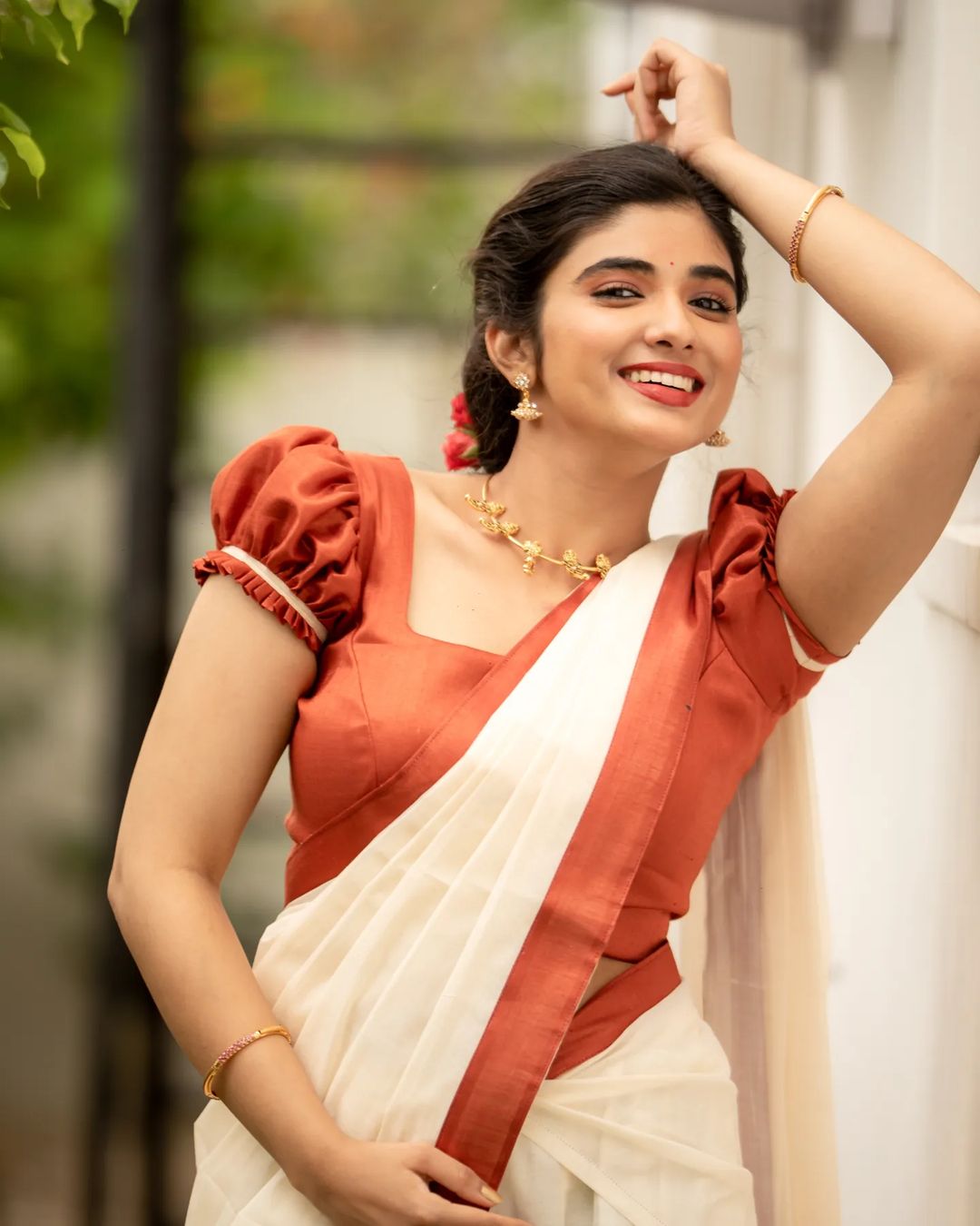 Pragya Nagra Stunning Latest Saree Photos and Looks