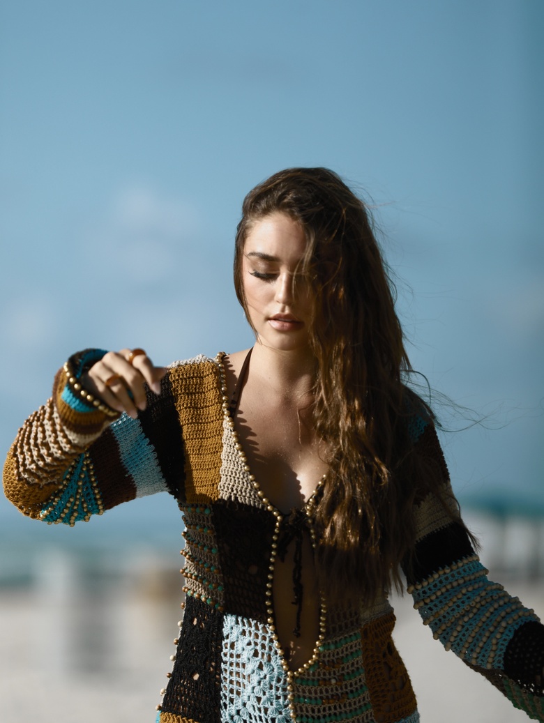 Presley Elise's Stunning Look Captures Fan Attention