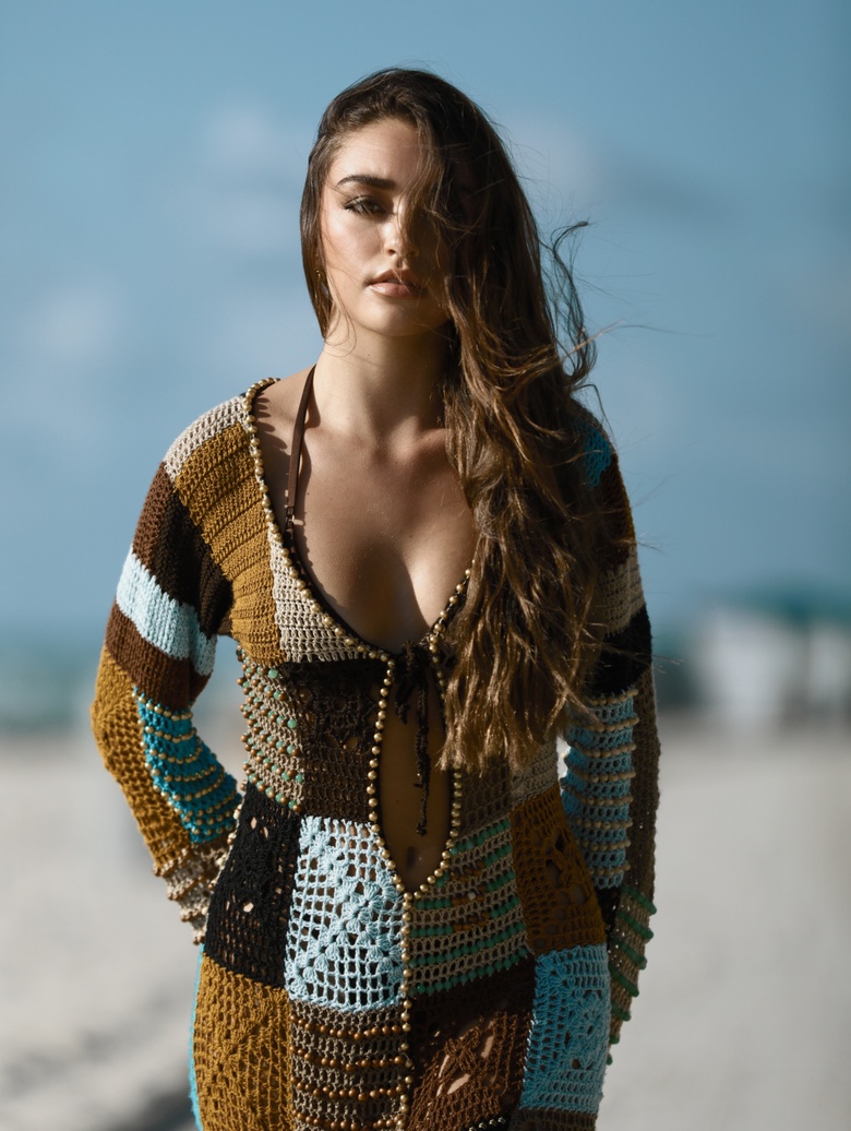 Presley Elise's Stunning Look Captures Fan Attention