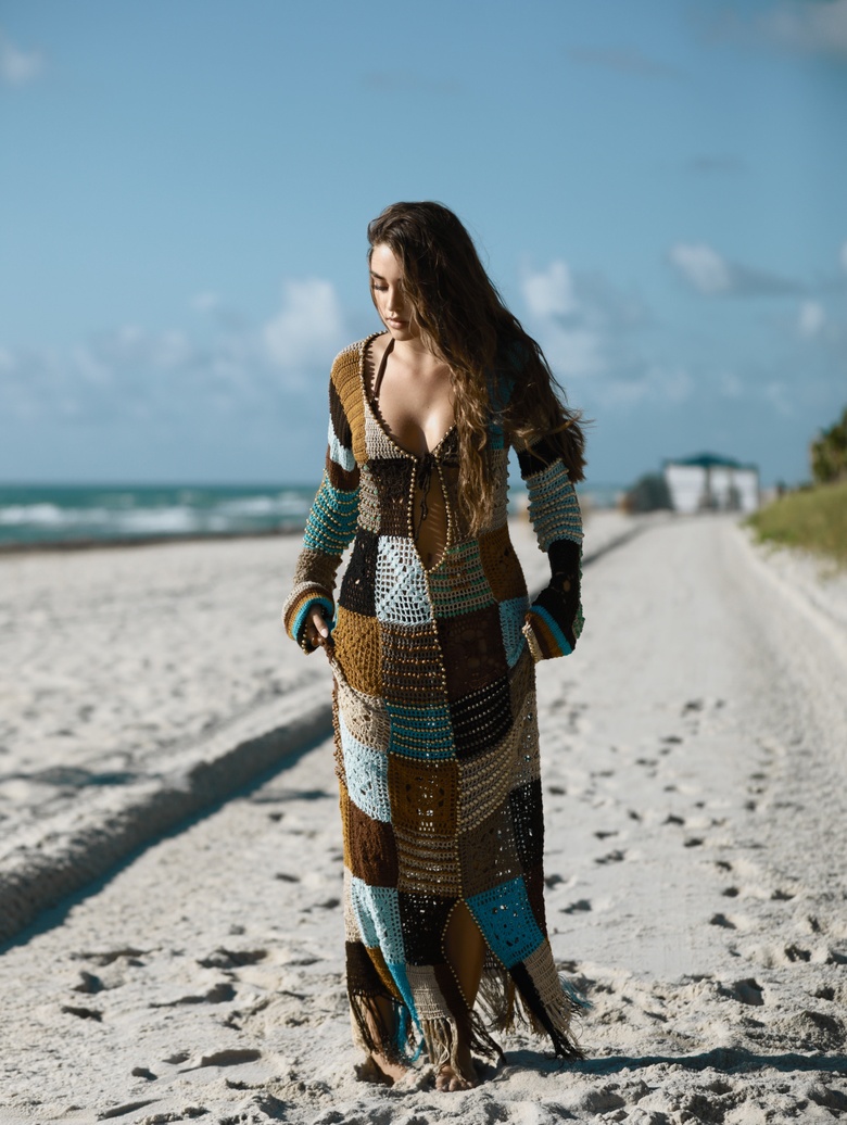 Presley Elise's Stunning Look Captures Fan Attention