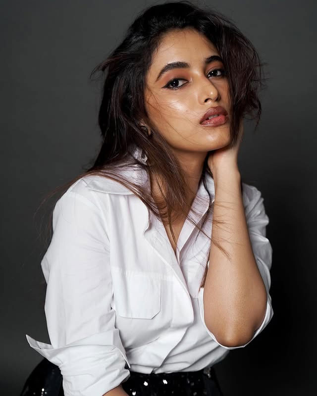 Black Saree Study: Priyanka Mohan's Measured Moment