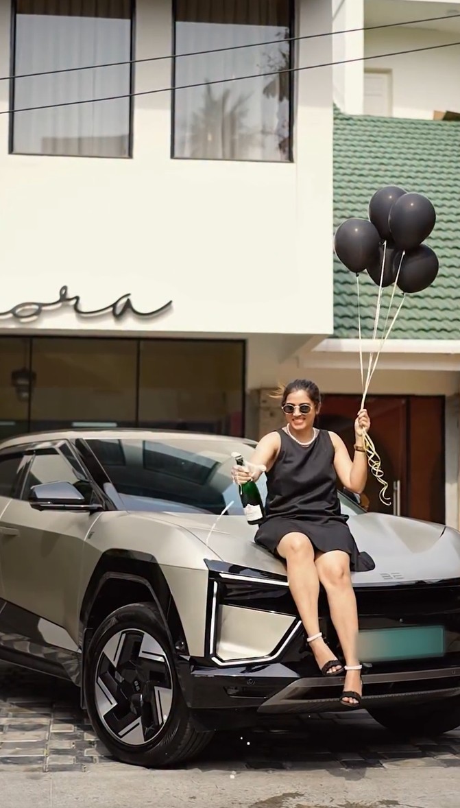 Aarthi Subash Steals the Spotlight in Stunning Festive Looks