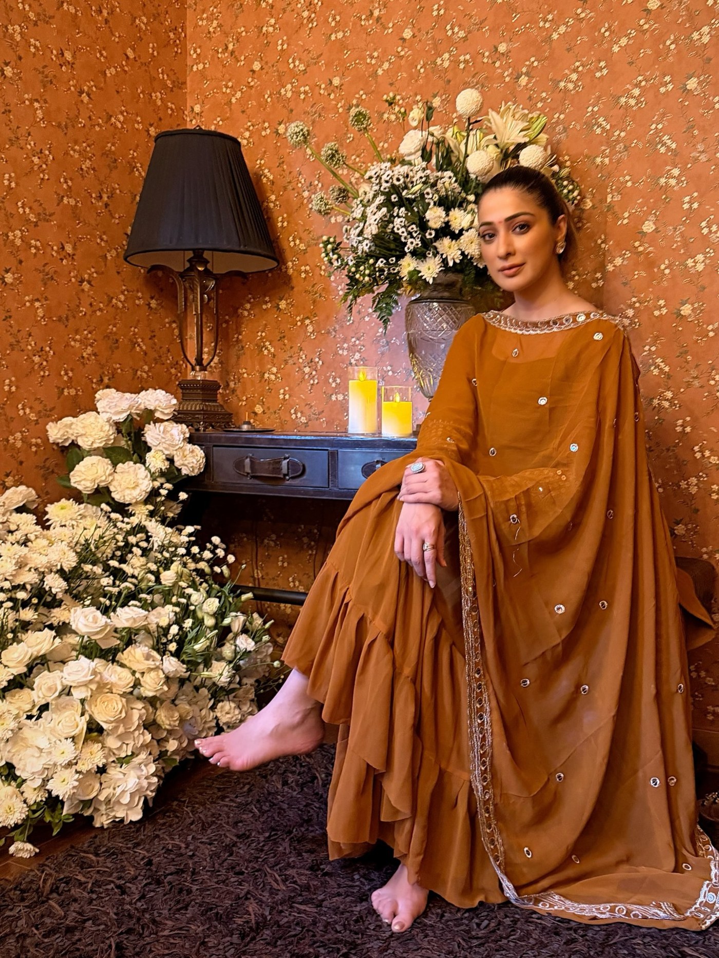 Raai Laxmi Masterclass: Grounded Tones and Mirror Work at Ganpati Celebrations