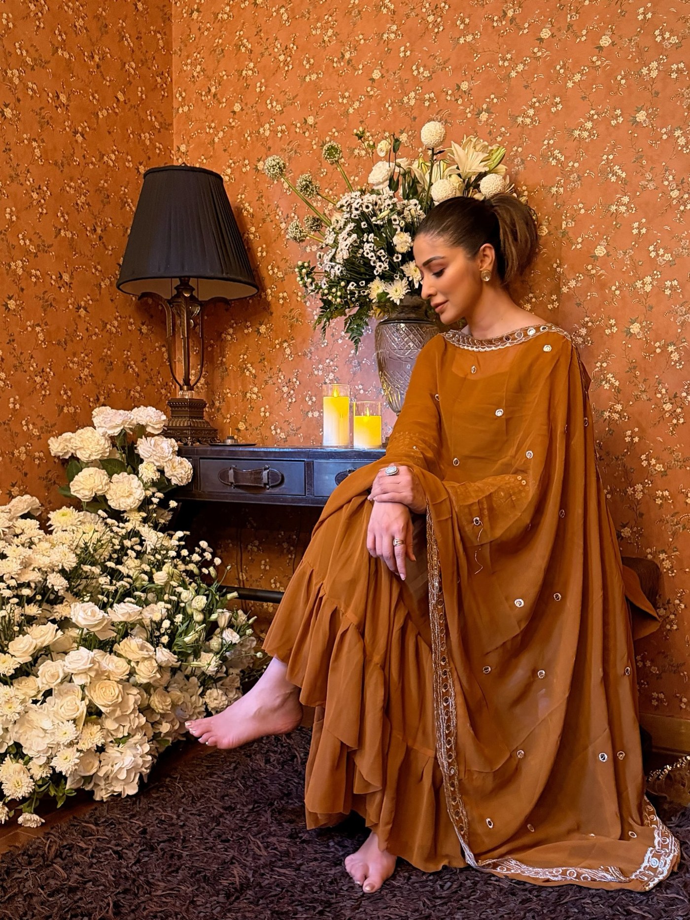 Raai Laxmi Masterclass: Grounded Tones and Mirror Work at Ganpati Celebrations