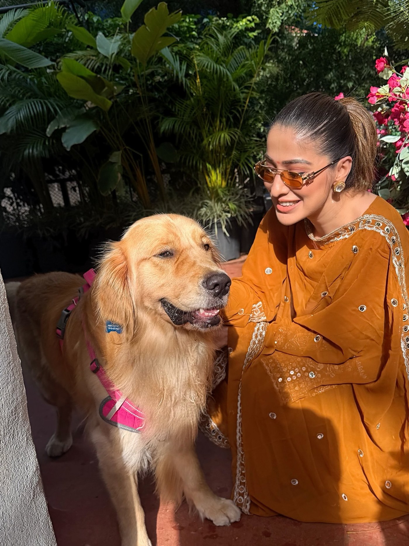 Raai Laxmi Masterclass: Grounded Tones and Mirror Work at Ganpati Celebrations