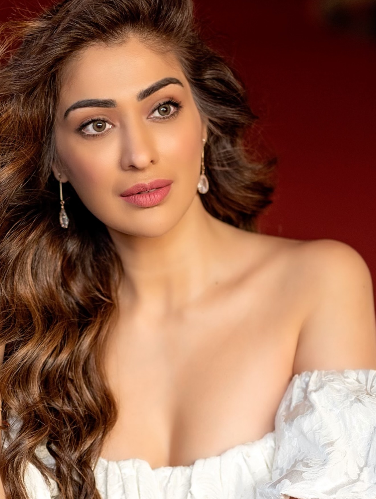 White Goddess Vibes: Raai Laxmi Nails Minimalist Glamour in Stunning White Ensemble