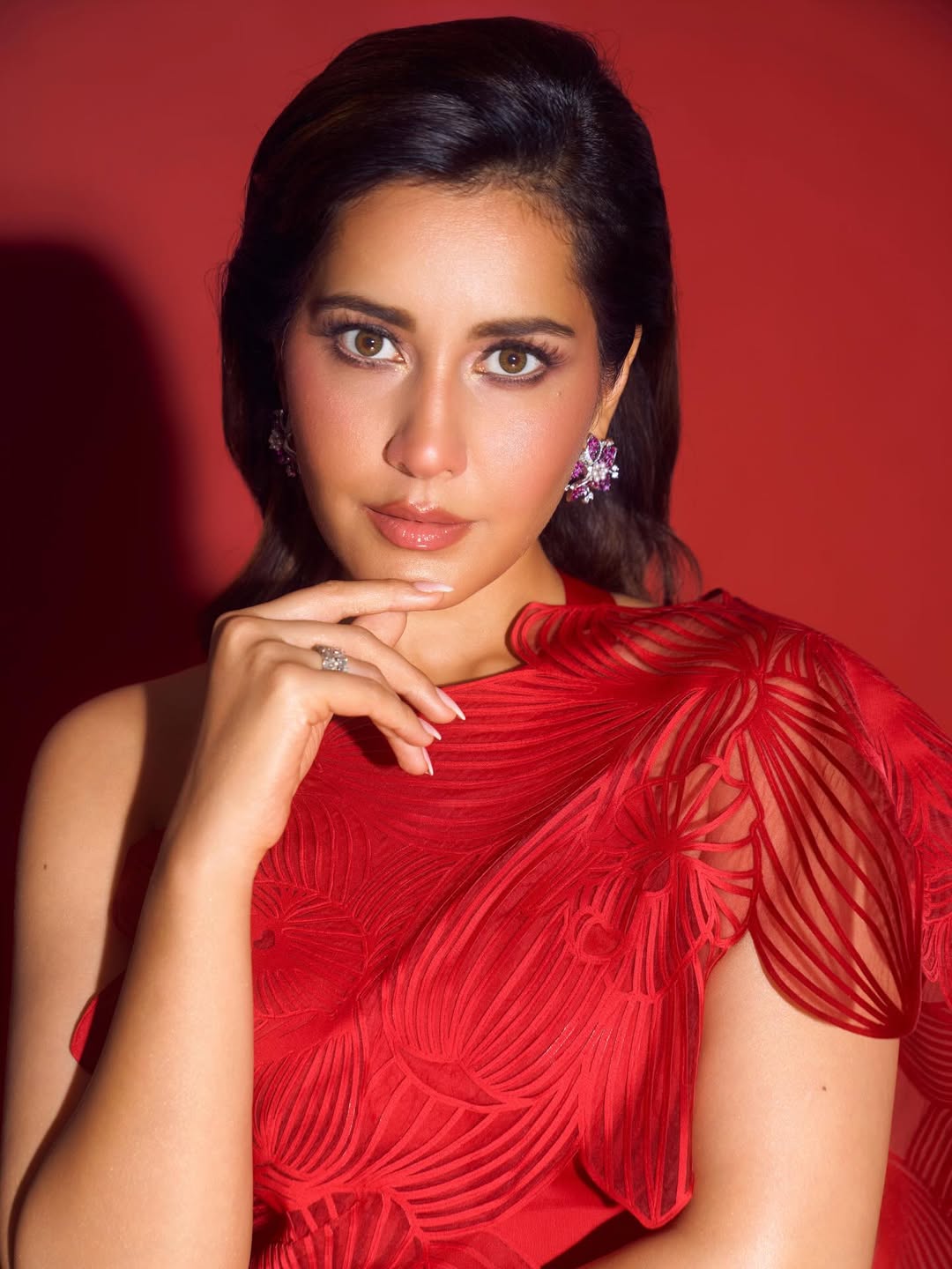 Raashii Khanna Dazzles in Fiery Red Saree Gown at Zee Telugu Apsara Awards