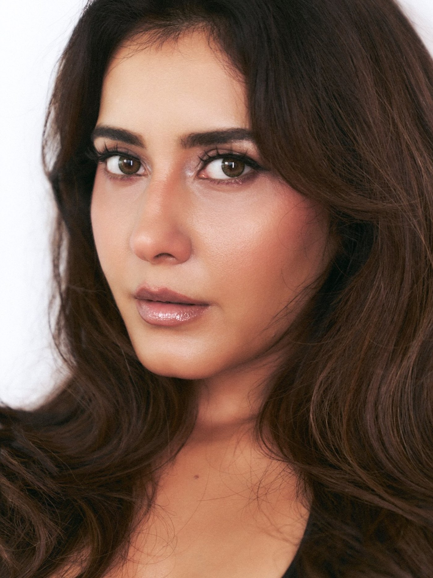 Raashii Khanna's Chic Black Ensemble: Mastering Modern Sophistication