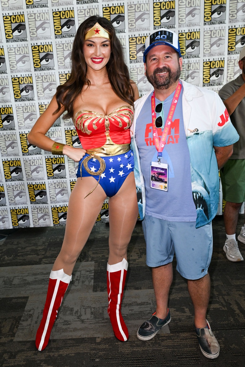 Rachel Pizzolato's Creative Cosplay Glow at San Diego Comic-Con!