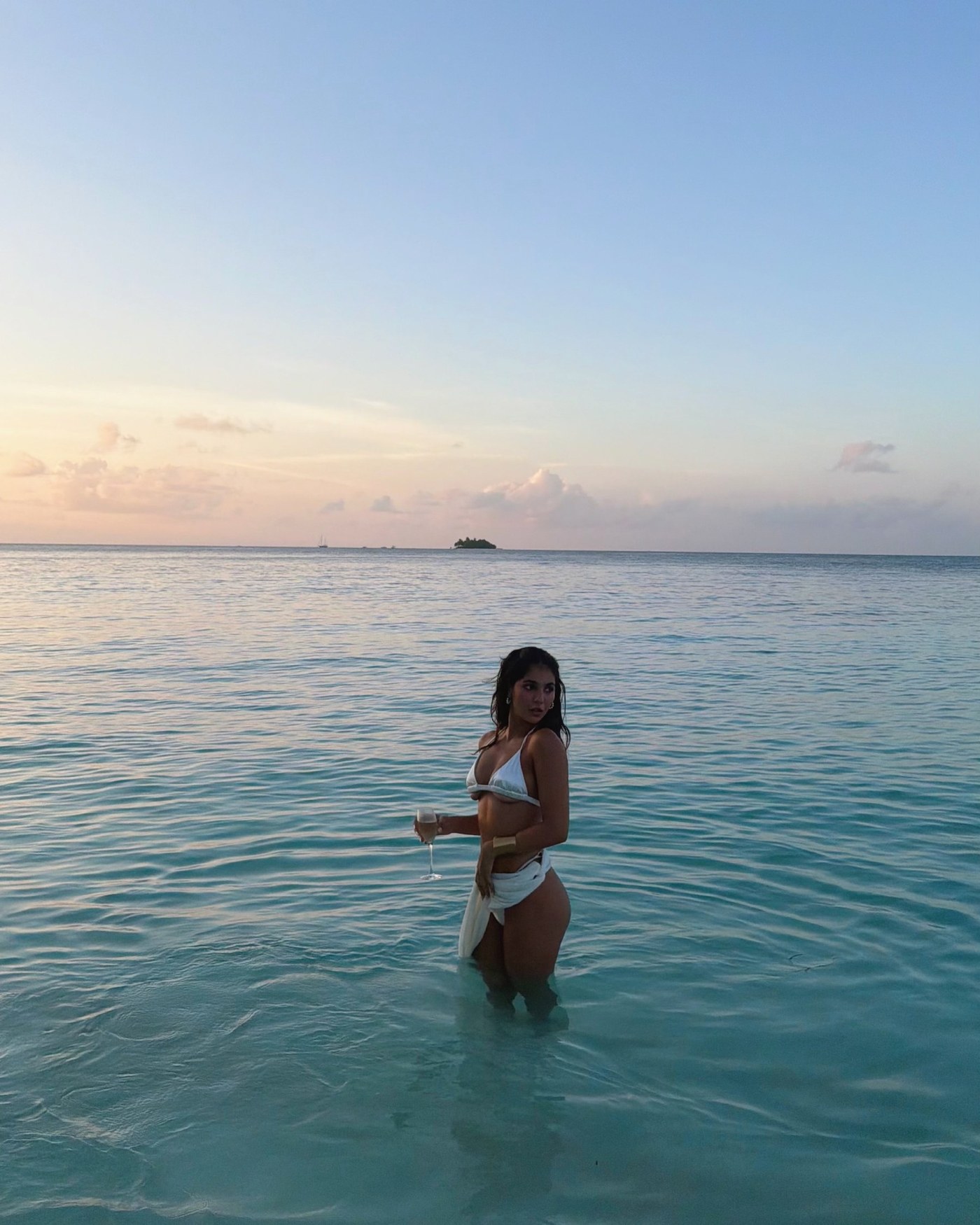 Radhika Seth's Maldives Diary: Effortless Resort Chic Goals We Can't Stop Saving!