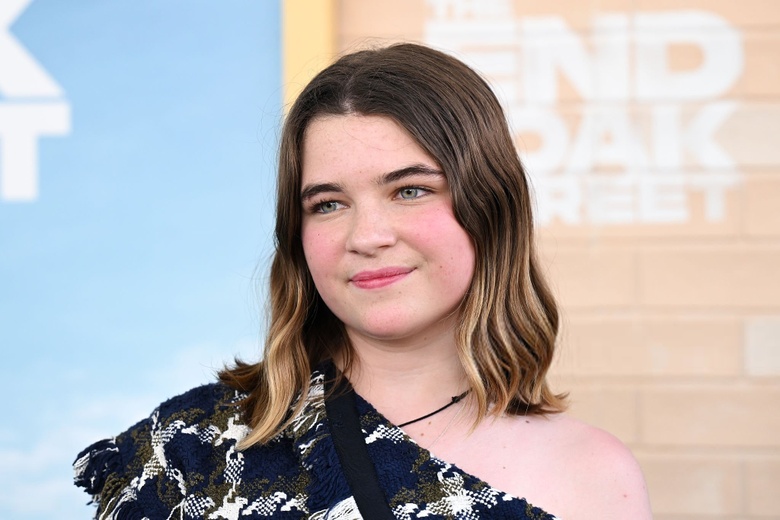 Raegan Revord Shines at World Premiere in Stunning Look