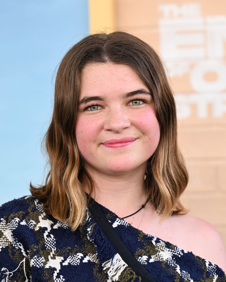 Raegan Revord Shines at World Premiere in Stunning Look