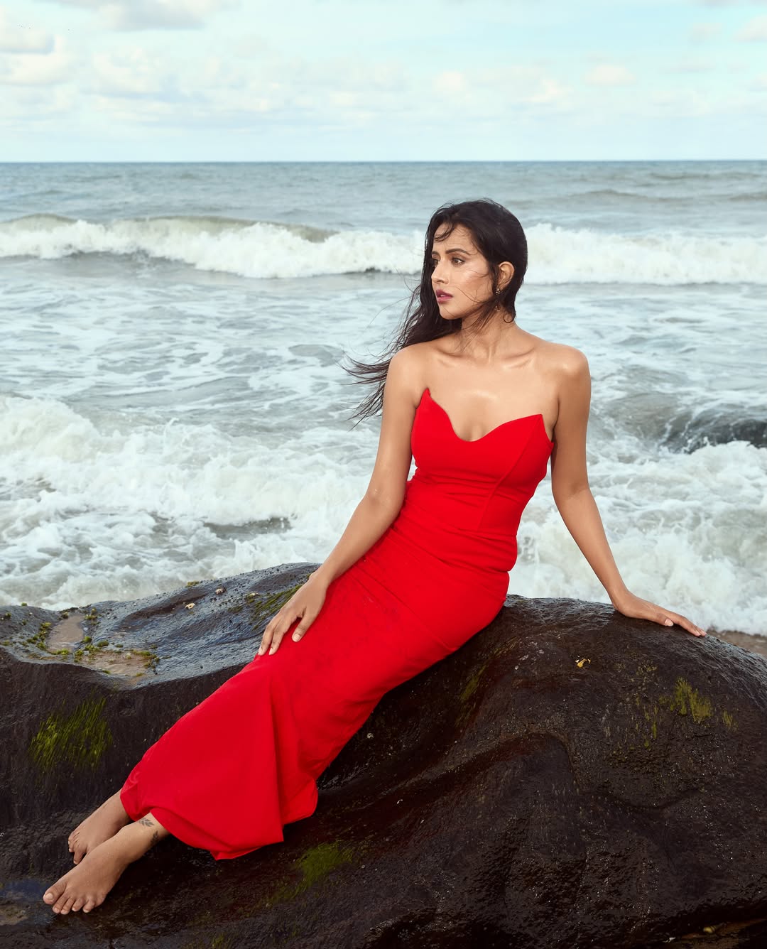 Raiza Wilson Steals the Show with Effortlessly Chic Bollywood Glamour