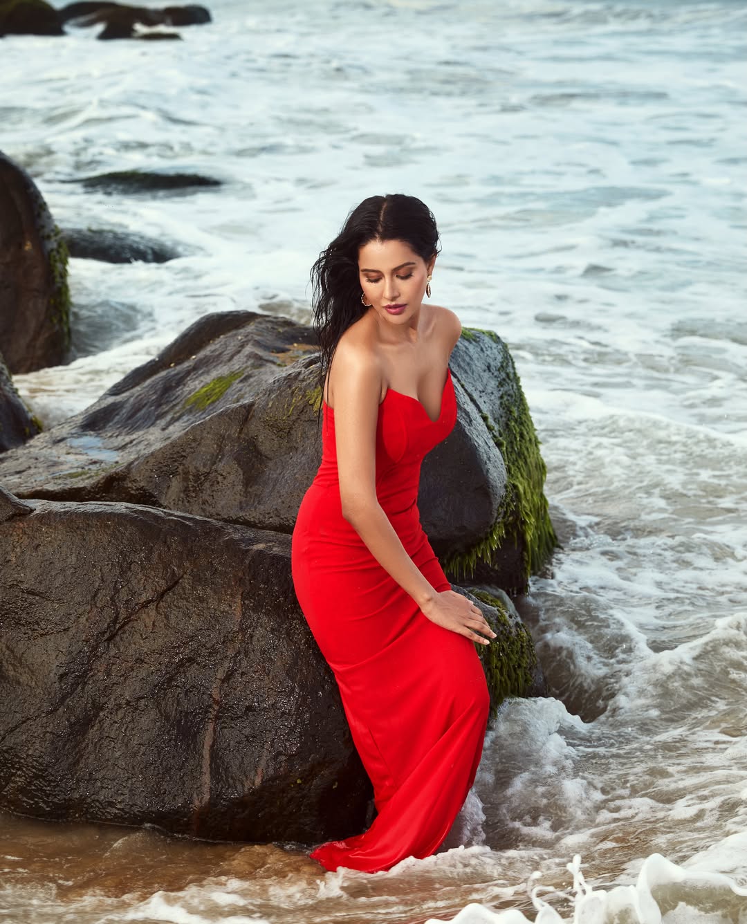 Raiza Wilson Steals the Show with Effortlessly Chic Bollywood Glamour