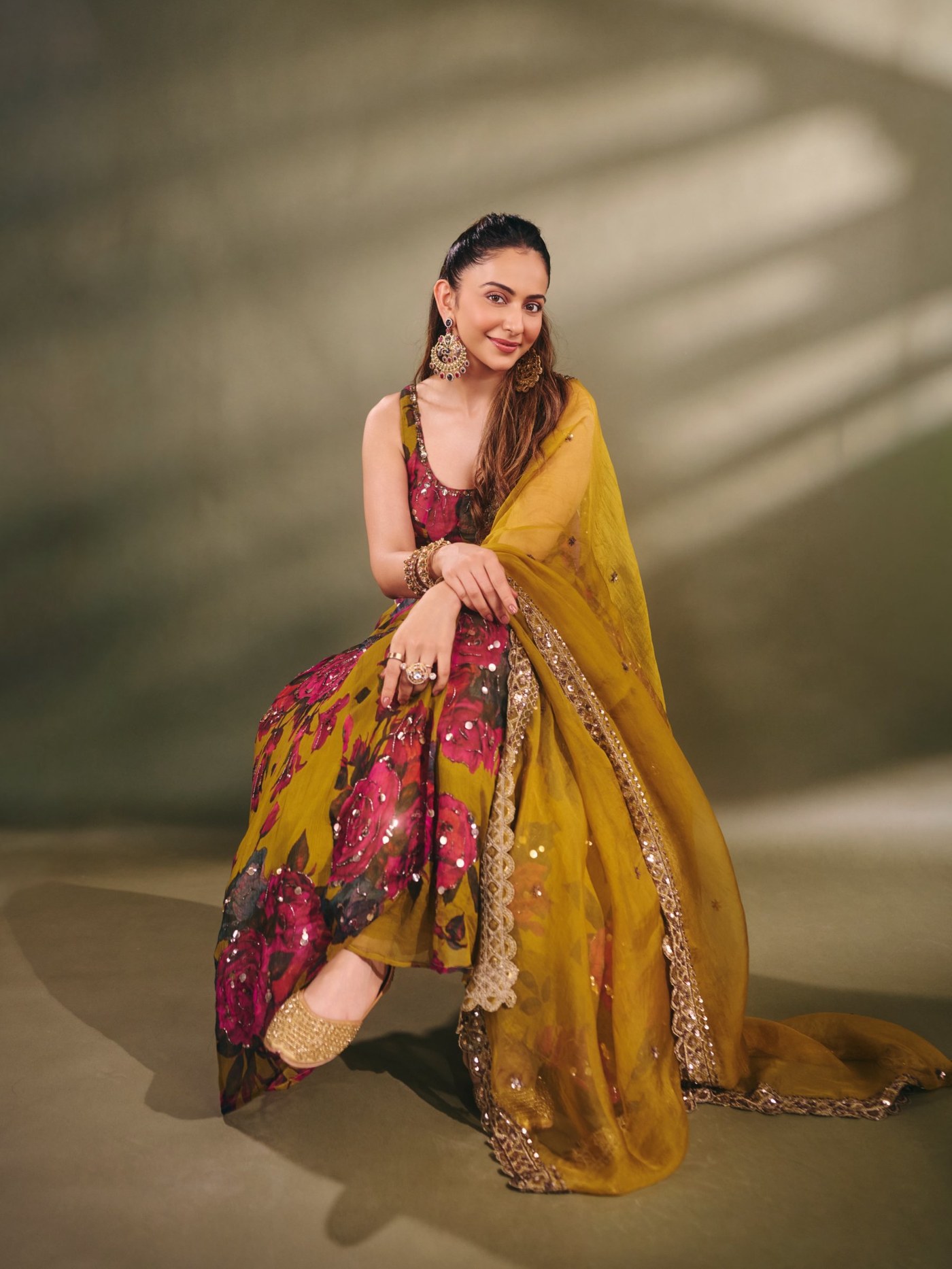 Rakul Preet Singh’s Radiant Magenta Moment: Mastering Festive Elegance