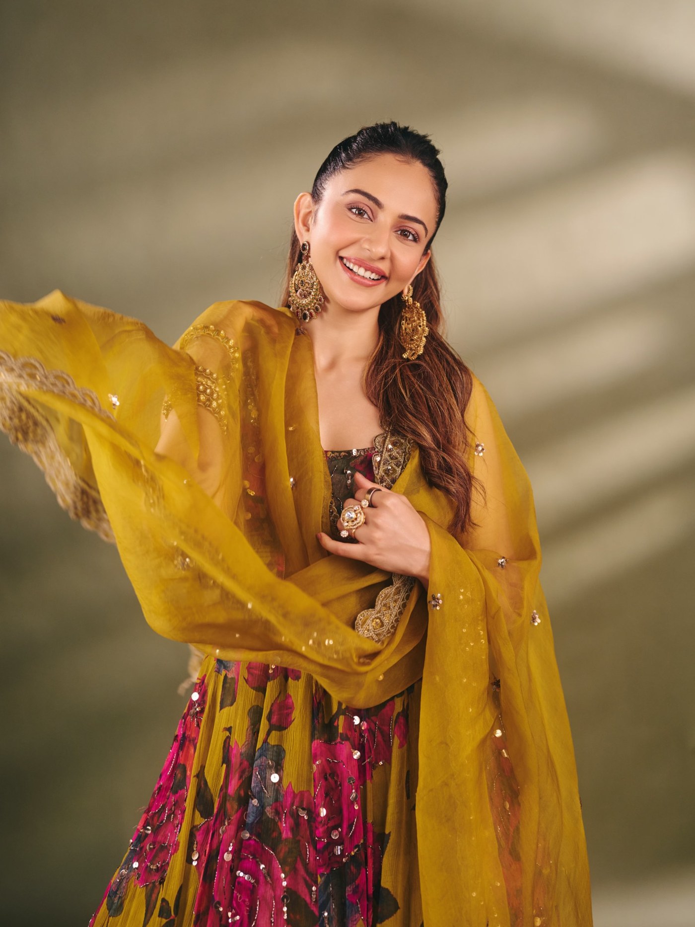 Rakul Preet Singh’s Radiant Magenta Moment: Mastering Festive Elegance
