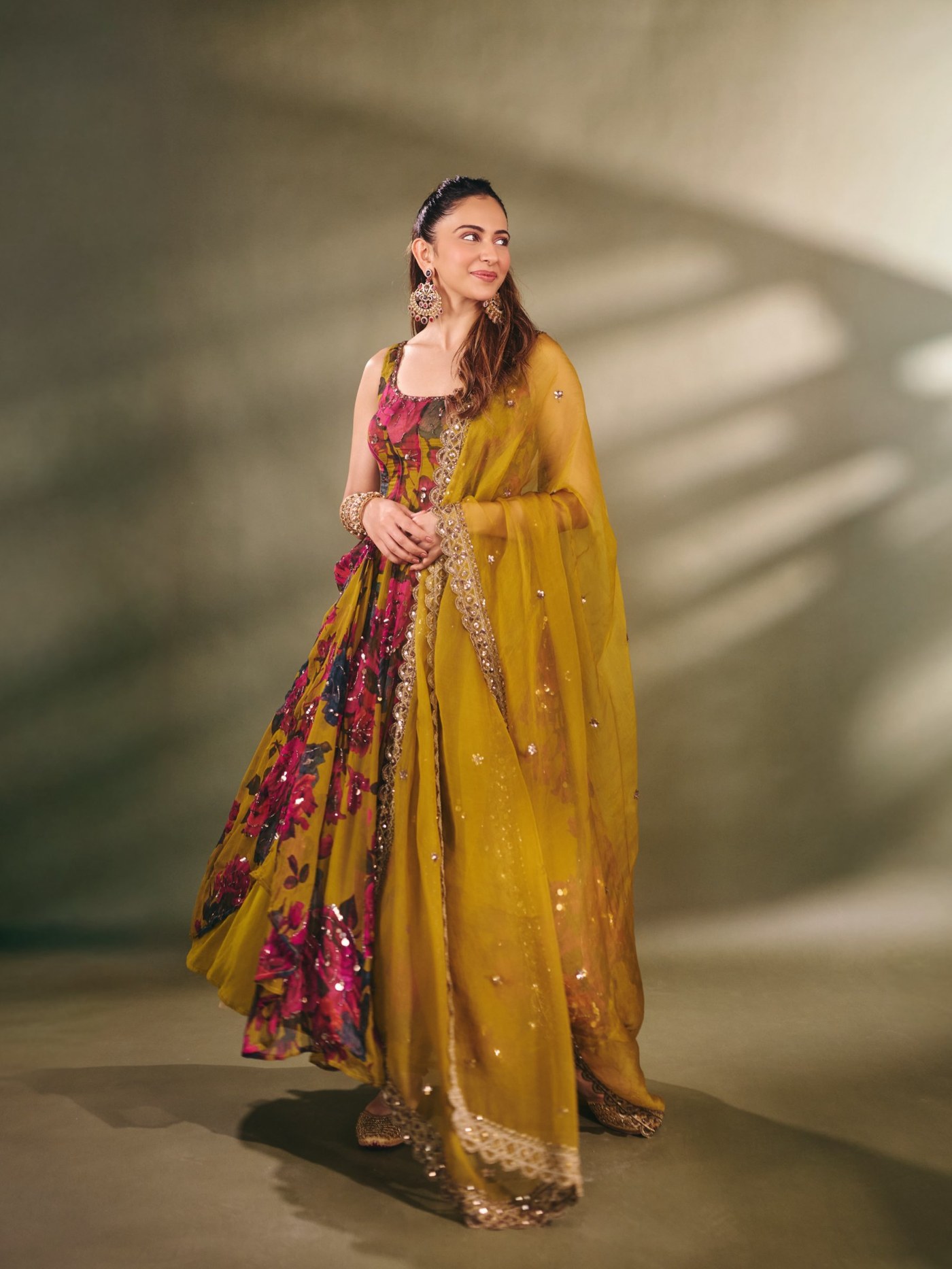 Rakul Preet Singh’s Radiant Magenta Moment: Mastering Festive Elegance