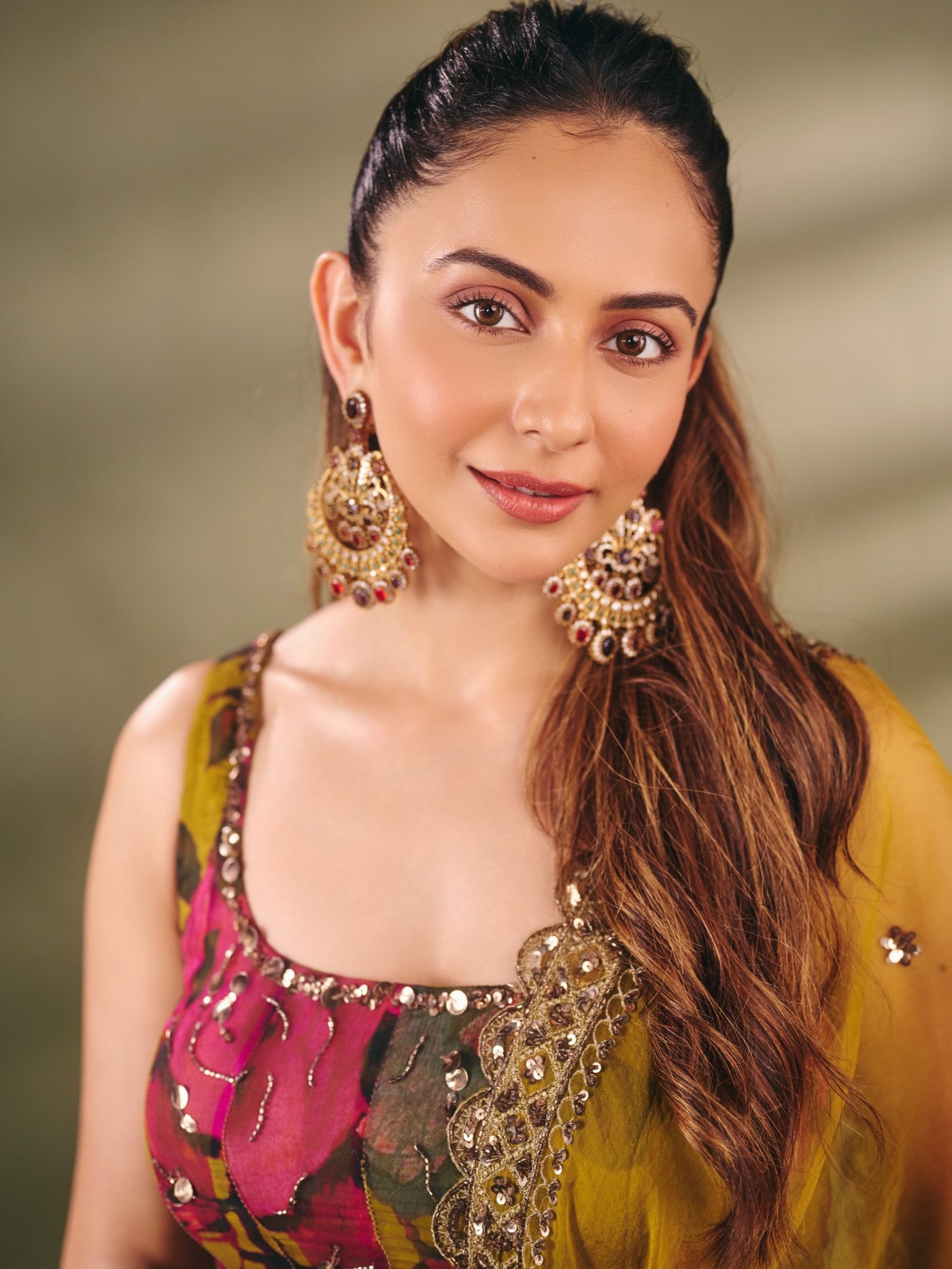 Rakul Preet Singh’s Radiant Magenta Moment: Mastering Festive Elegance