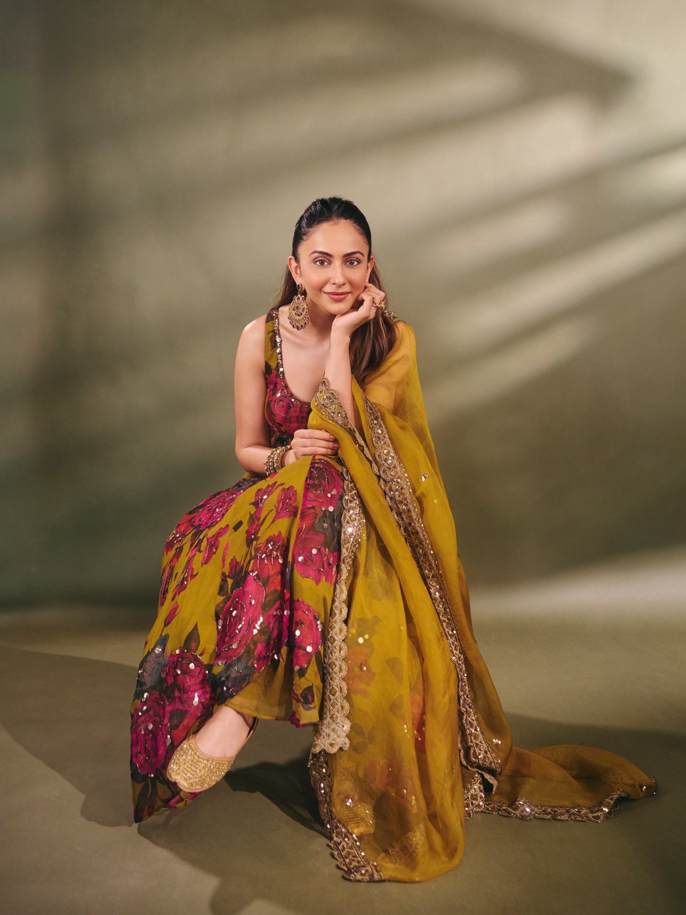 Rakul Preet Singh’s Radiant Magenta Moment: Mastering Festive Elegance