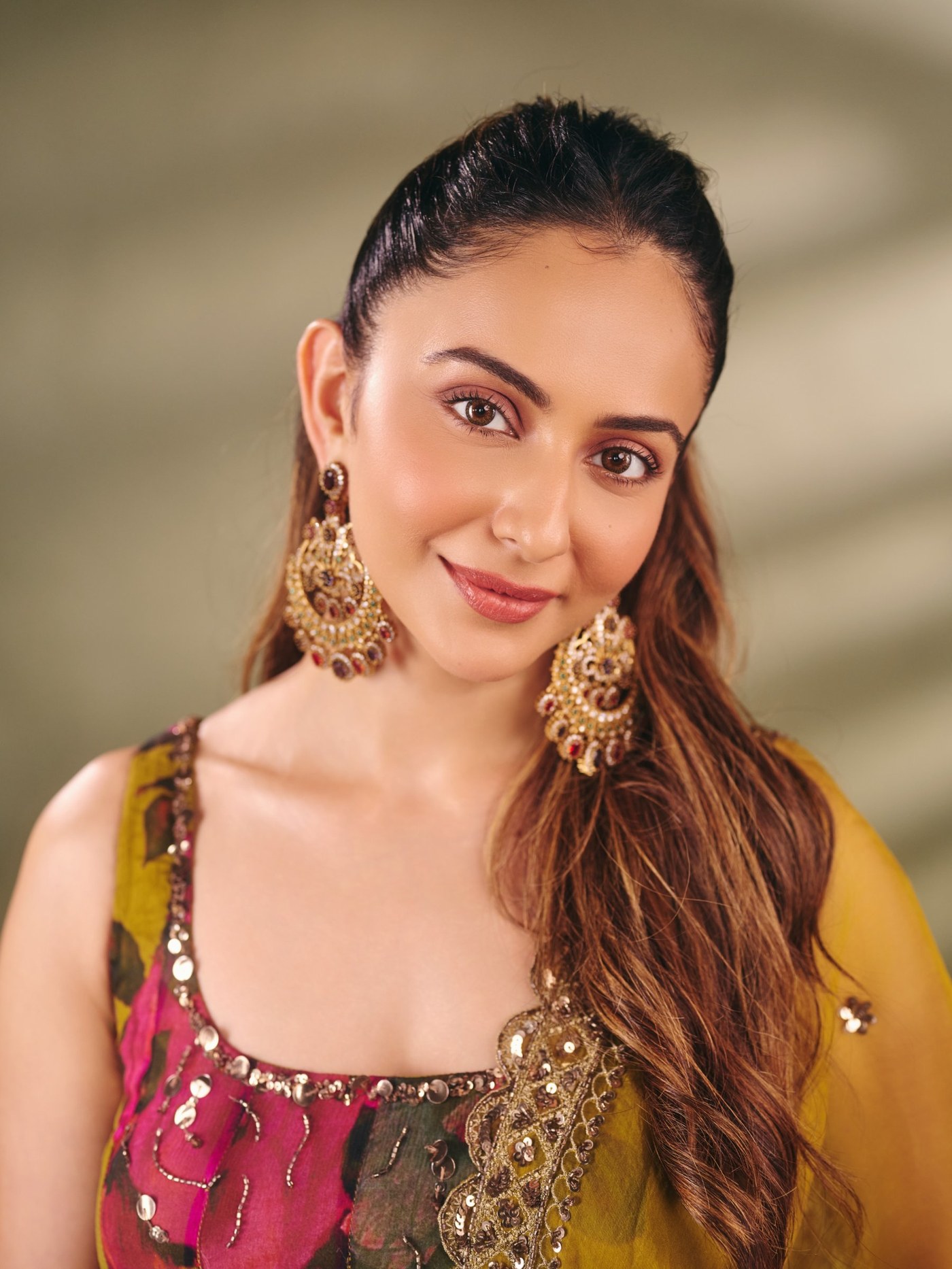 Rakul Preet Singh’s Radiant Magenta Moment: Mastering Festive Elegance