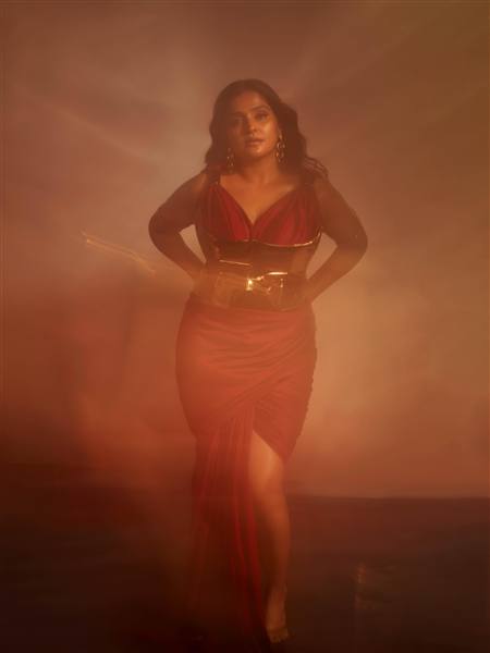 Ramya Nambessan’s Glamour Reign: Latest Chic Looks Stealing Hearts!