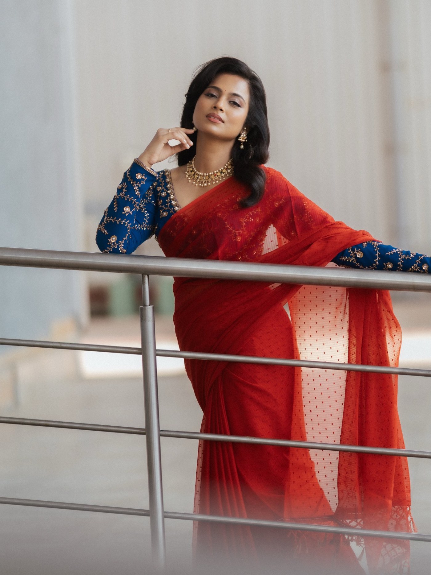 Ramya Pandian's Regal Saree Look: Tradition Meets Modern Flair!