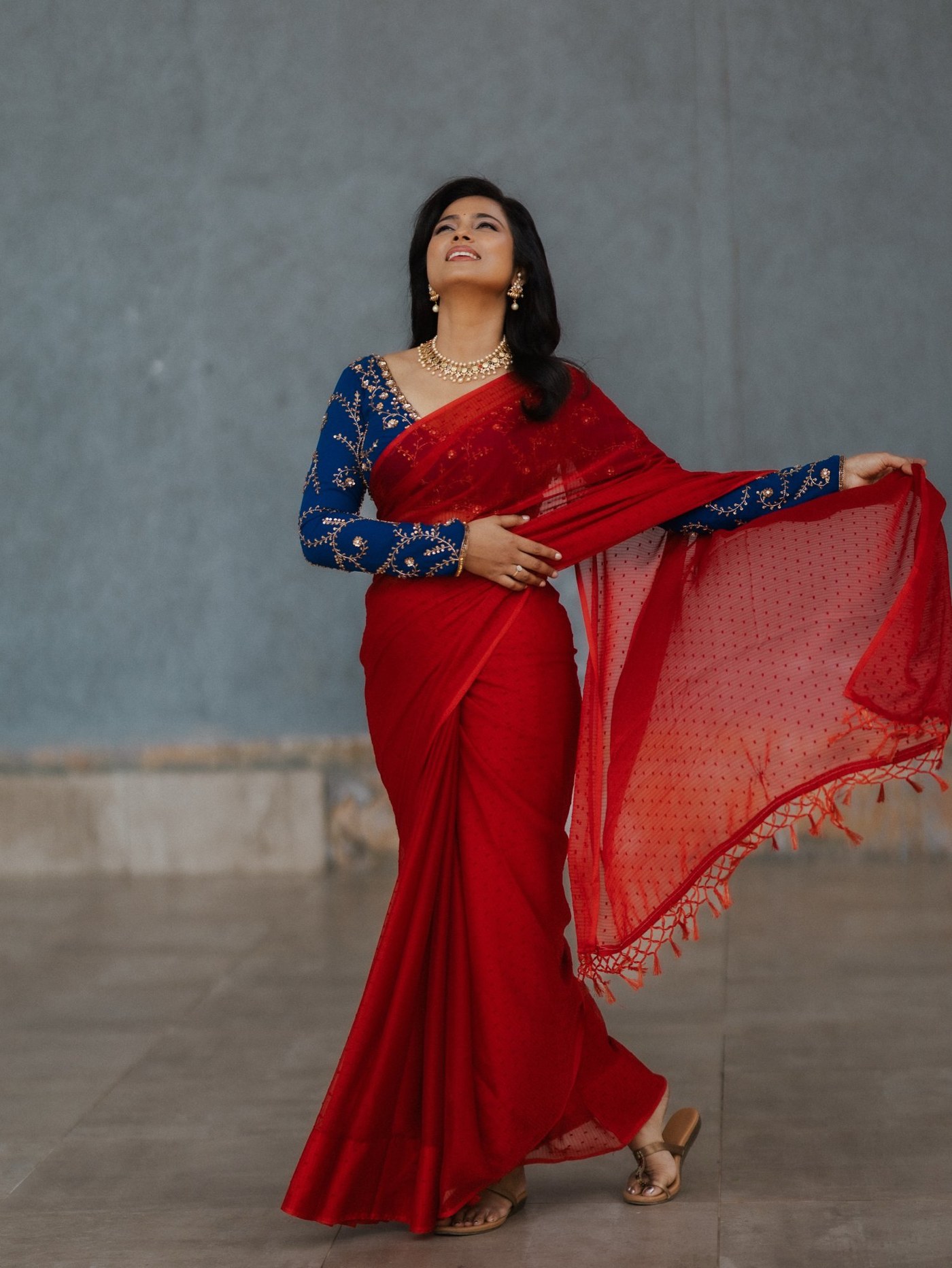 Ramya Pandian's Regal Saree Look: Tradition Meets Modern Flair!