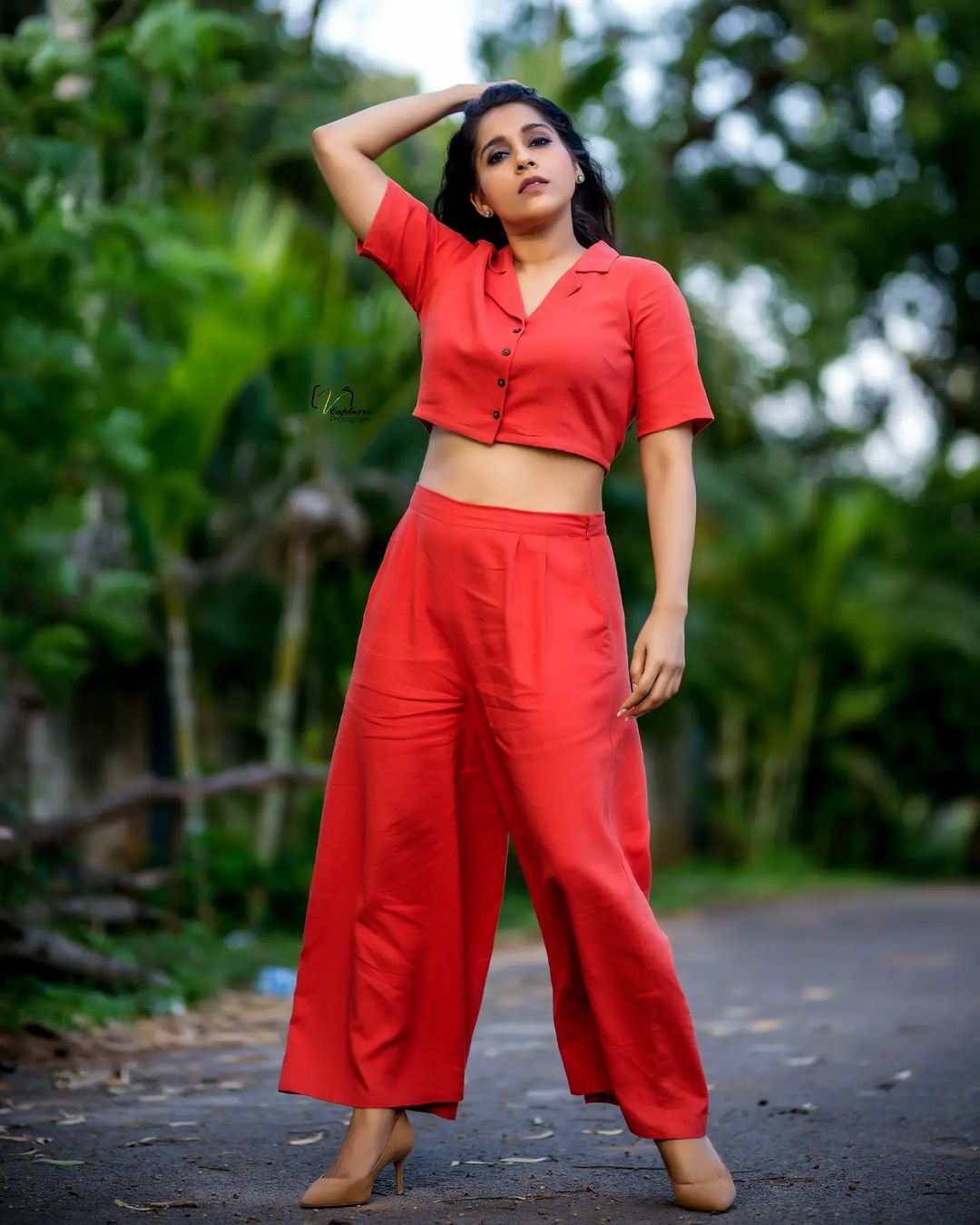 Rashmi Gautam Latest Glamour Photos and Fashion Looks