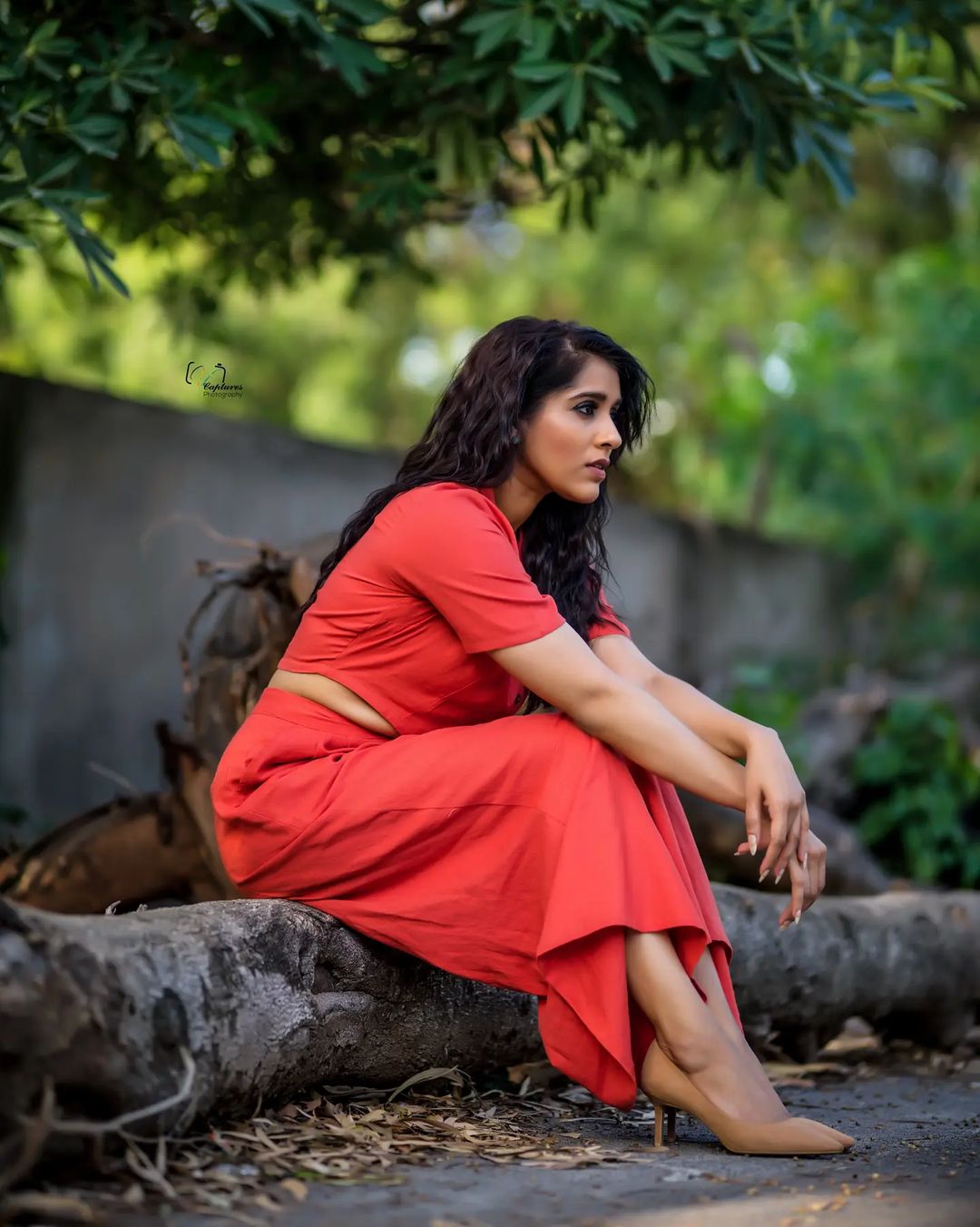 Rashmi Gautam Latest Glamour Photos and Fashion Looks