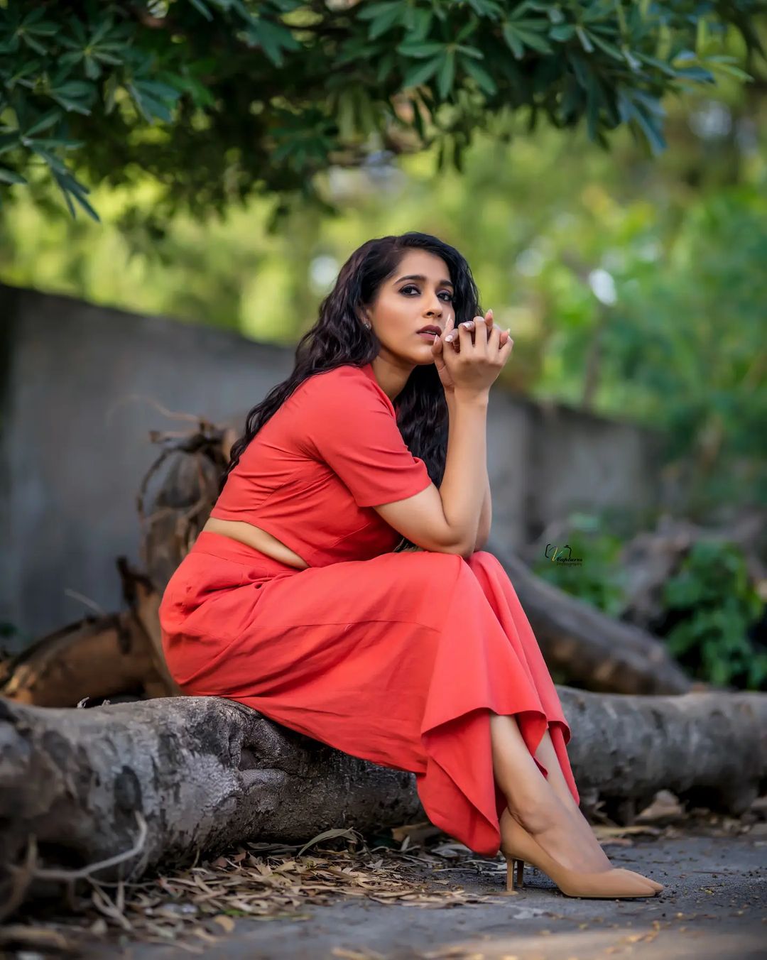 Rashmi Gautam Latest Glamour Photos and Fashion Looks