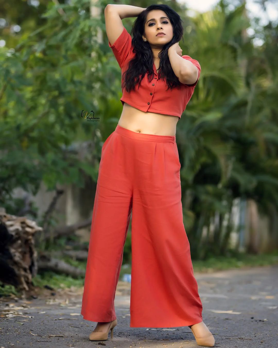 Rashmi Gautam Latest Glamour Photos and Fashion Looks