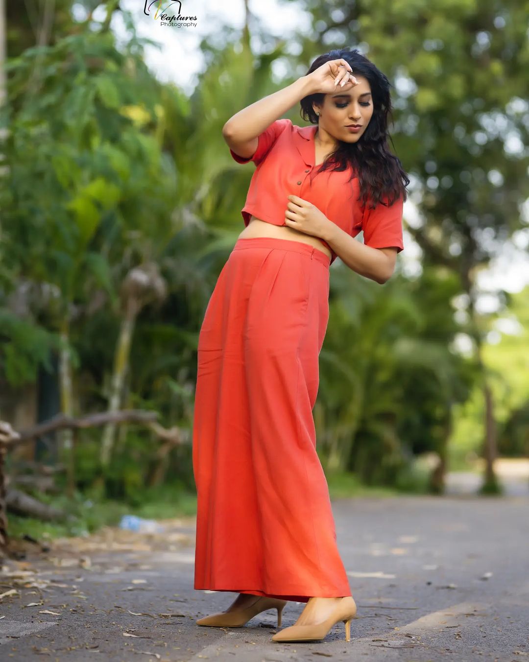 Rashmi Gautam Latest Glamour Photos and Fashion Looks