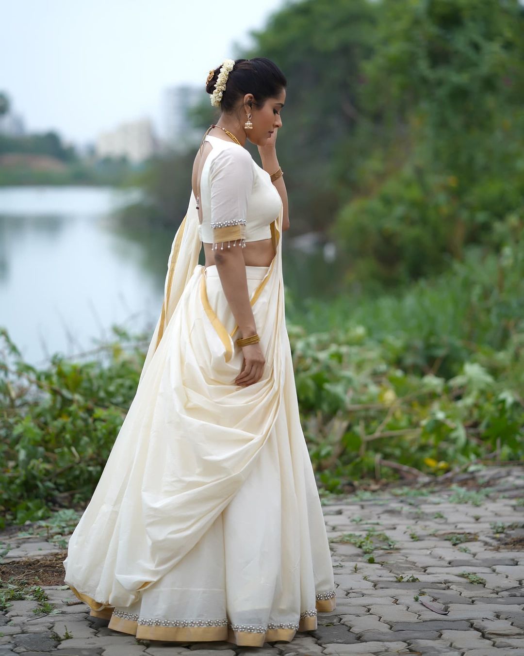 Rashmi Gautam's Stunning Outdoor Elegance