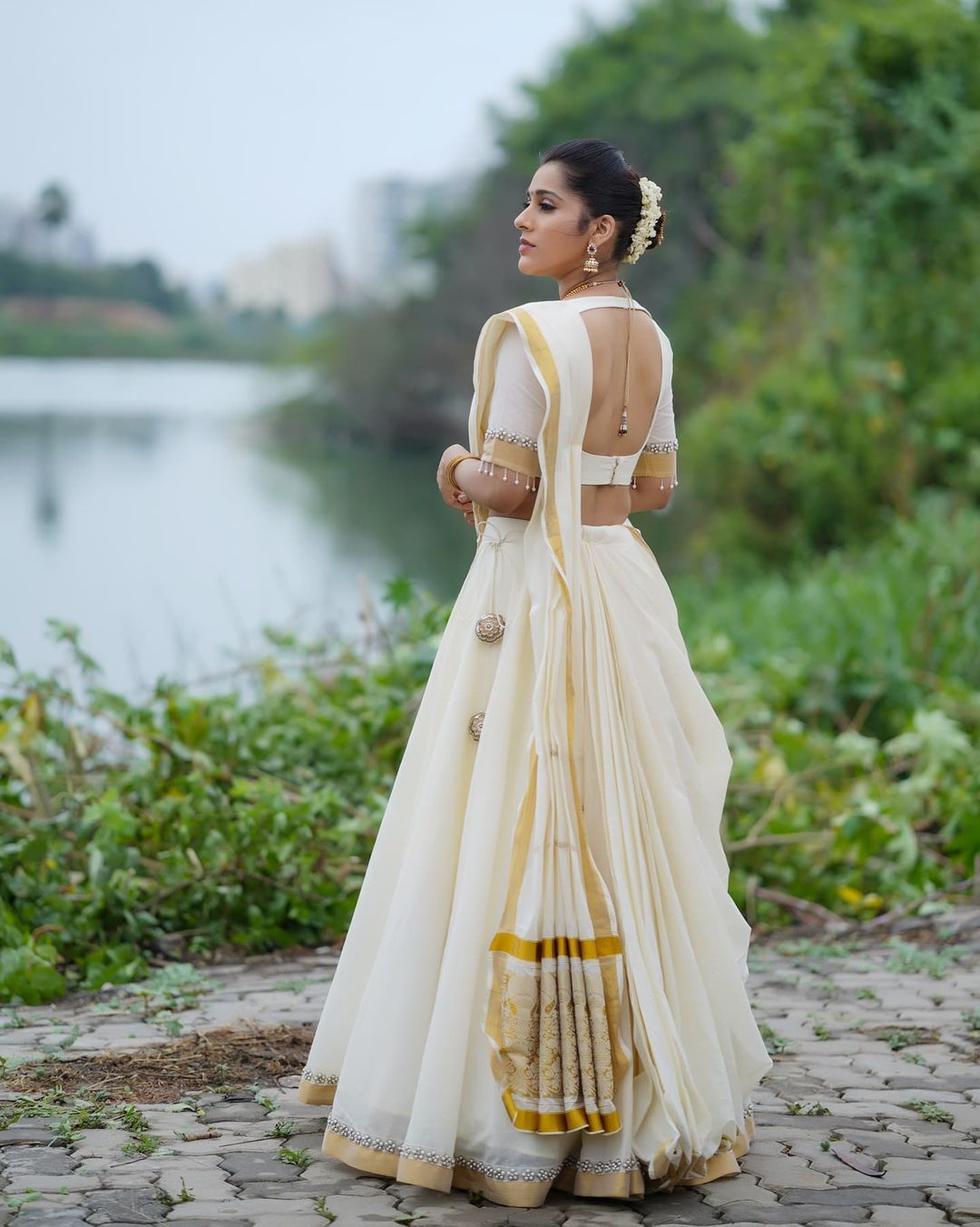 Rashmi Gautam's Stunning Outdoor Elegance