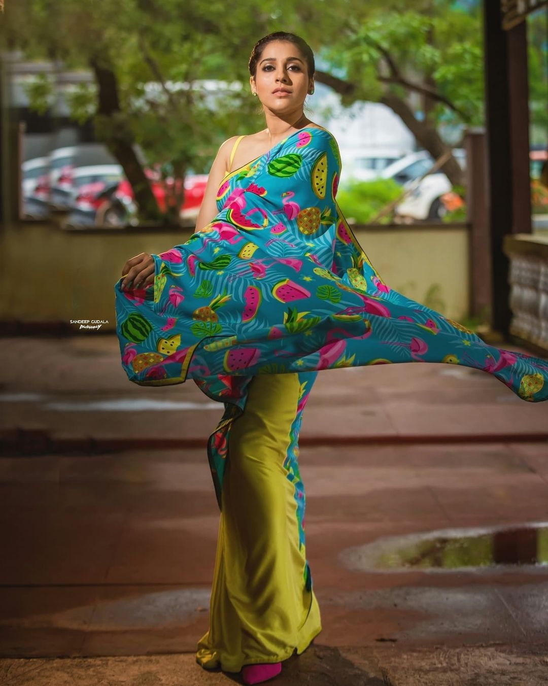 Rashmi Gautam Stunning Latest Saree Photos and Traditional Looks