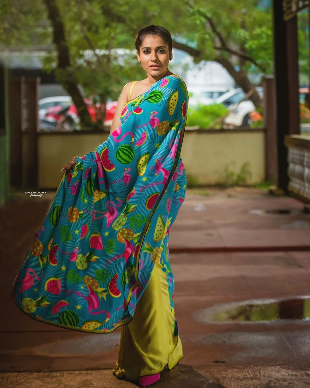 Rashmi Gautam Stunning Latest Saree Photos and Traditional Looks