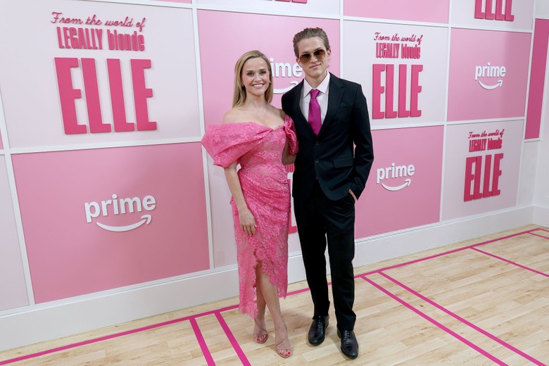 Reese Witherspoon Dazzles in New York at the 'Elle' World Premiere!