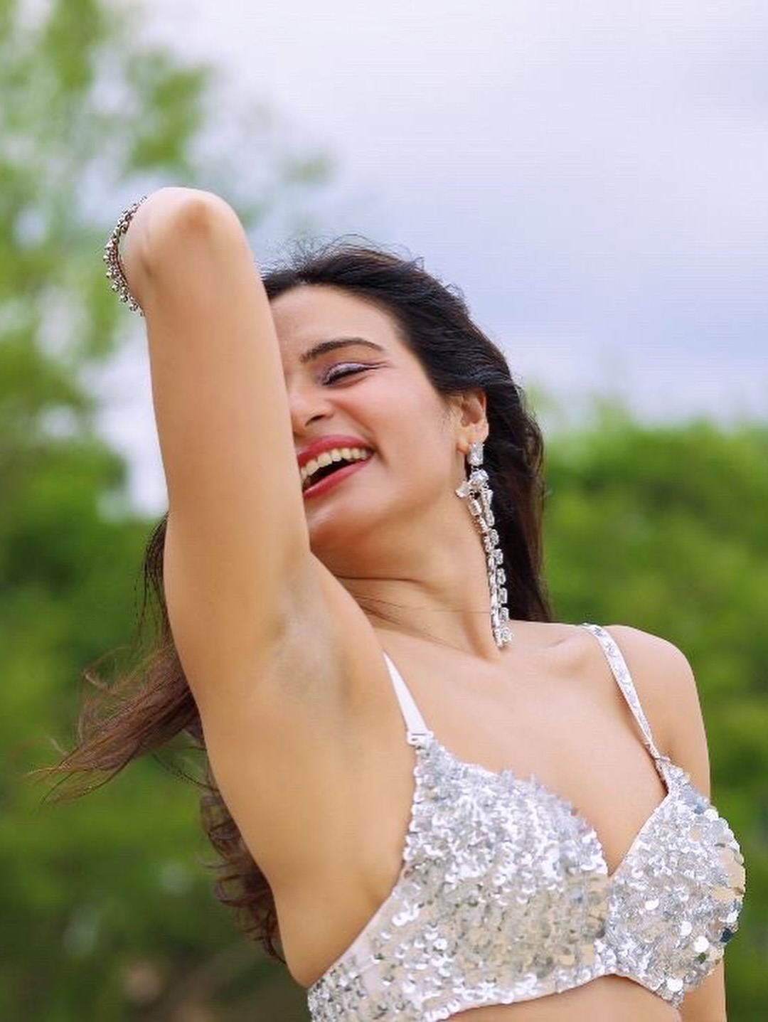 Reetika Bhandari Owns the Spotlight in Glamorous Sequin Ensemble!
