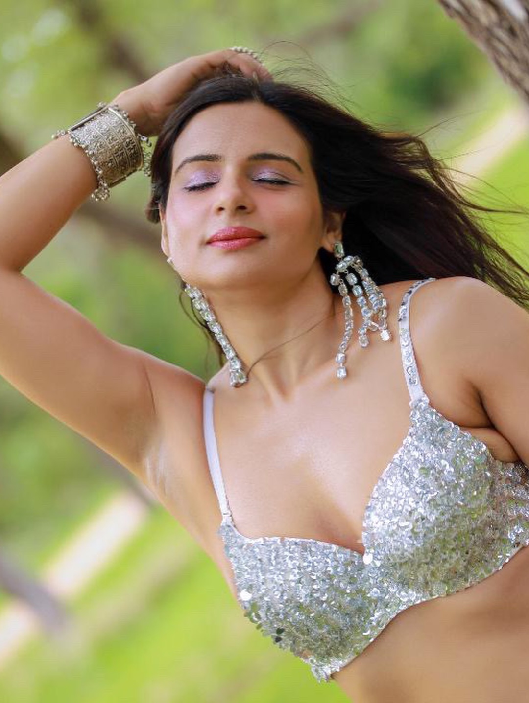 Reetika Bhandari Owns the Spotlight in Glamorous Sequin Ensemble!