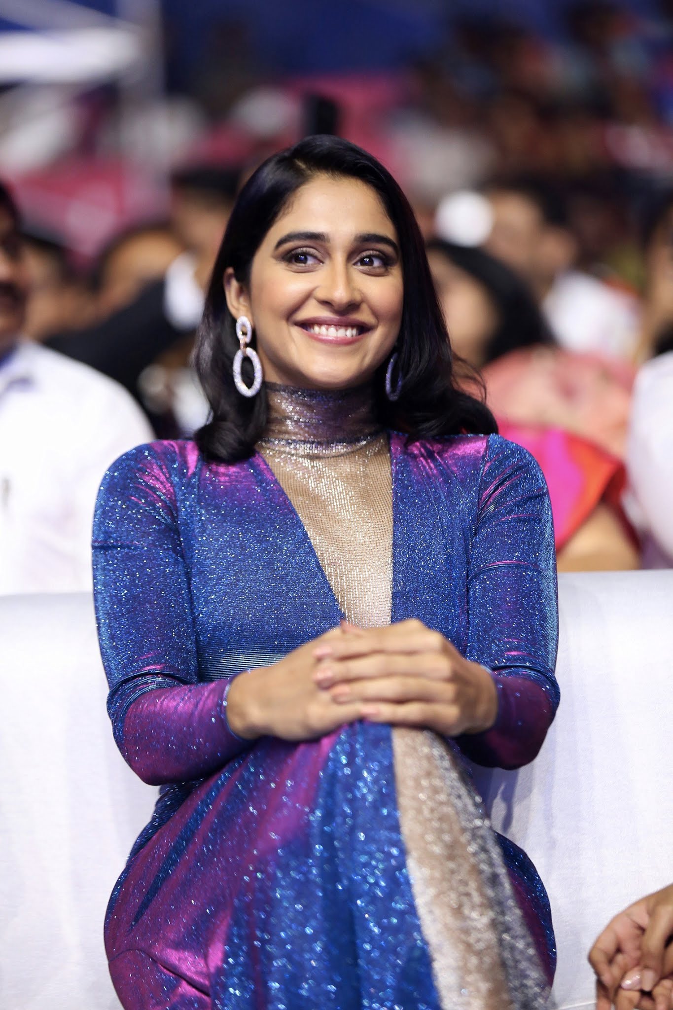 Regina Cassandra Shines on Red Carpet with Stunning Glamour