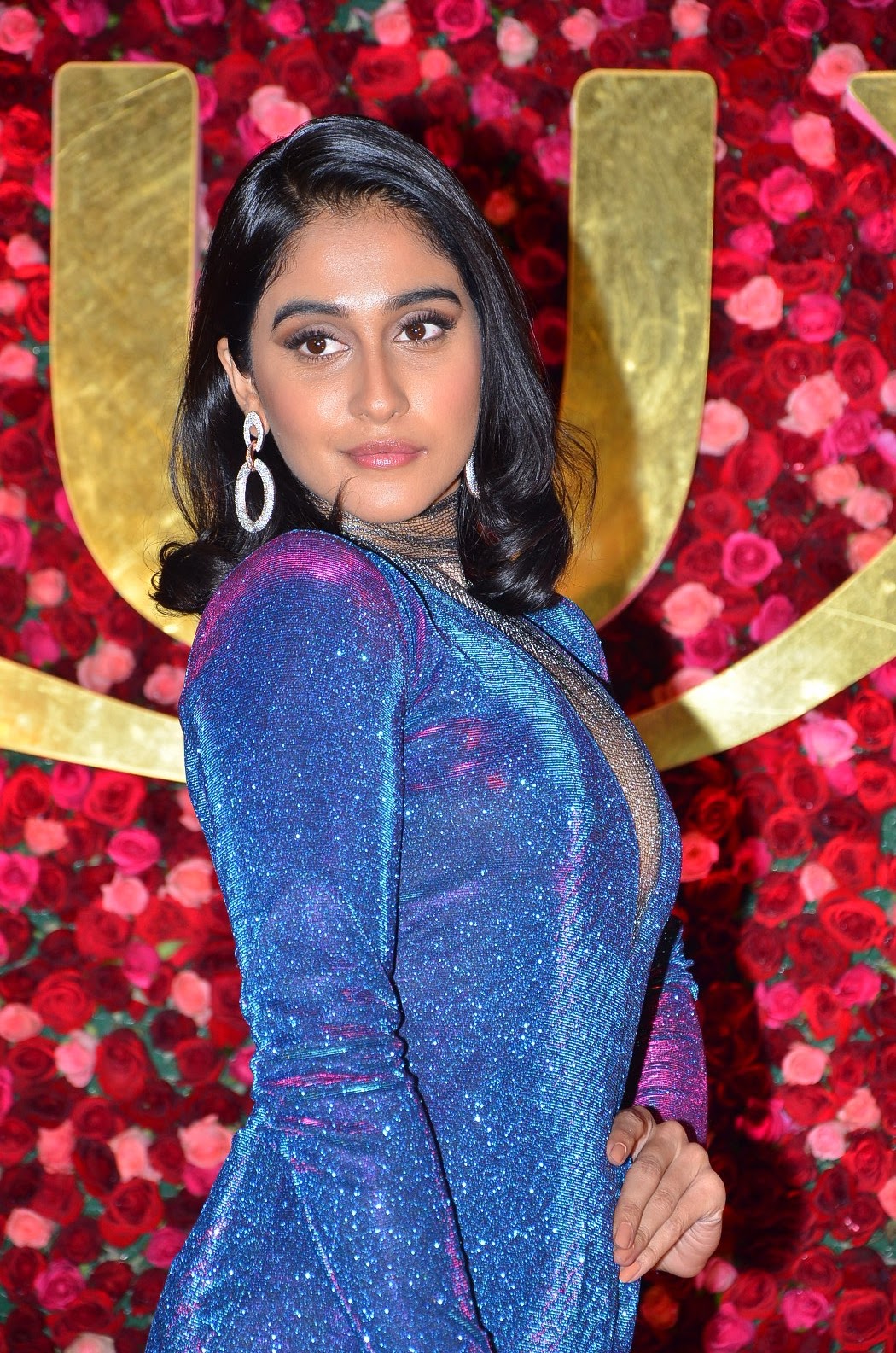 Regina Cassandra Shines on Red Carpet with Stunning Glamour