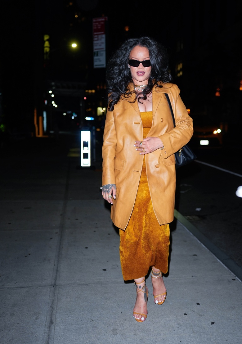 Rihanna Glows Up While Leaving New York's Four Seasons Hotel!
